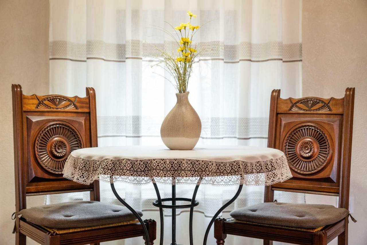 Historic Apartment In The Heart Of The City เวลีคอเทอร์โนโว ภายนอก รูปภาพ