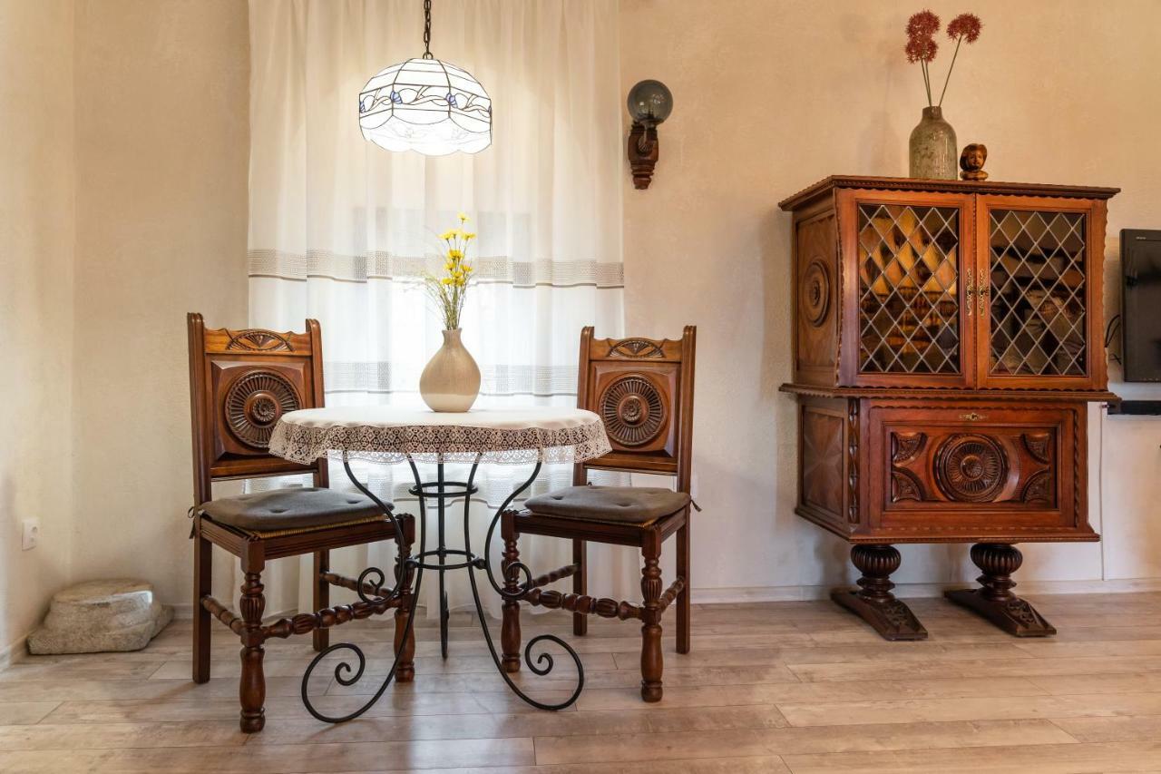 Historic Apartment In The Heart Of The City เวลีคอเทอร์โนโว ภายนอก รูปภาพ