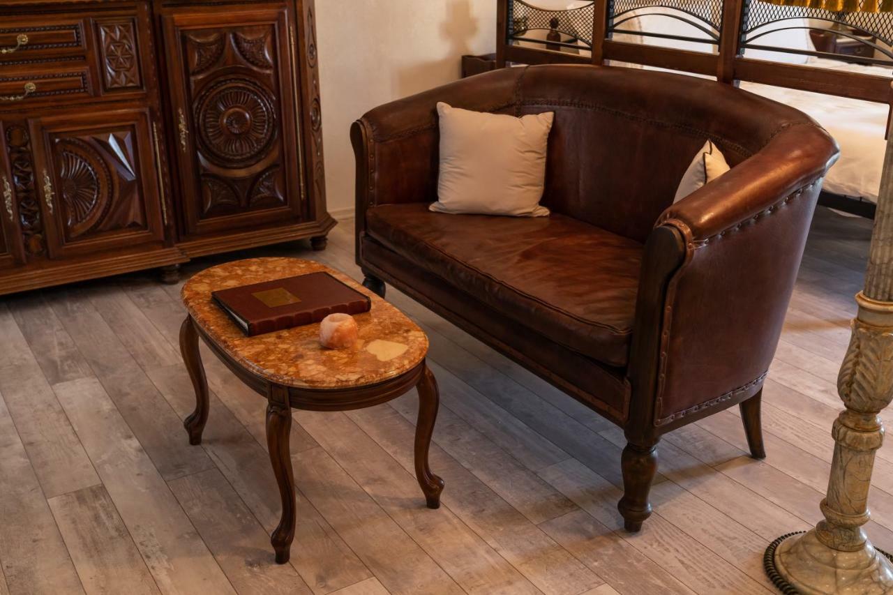 Historic Apartment In The Heart Of The City เวลีคอเทอร์โนโว ภายนอก รูปภาพ