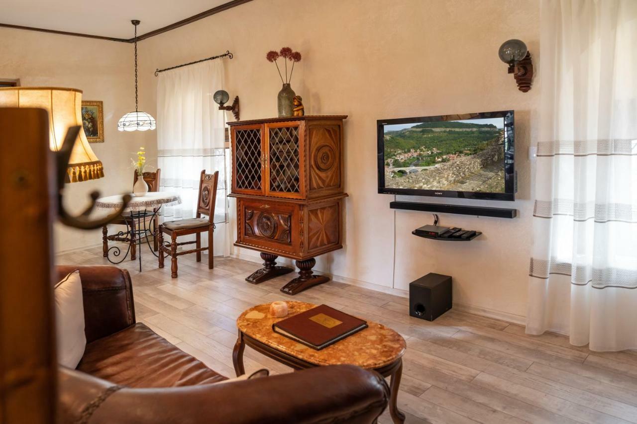 Historic Apartment In The Heart Of The City เวลีคอเทอร์โนโว ภายนอก รูปภาพ