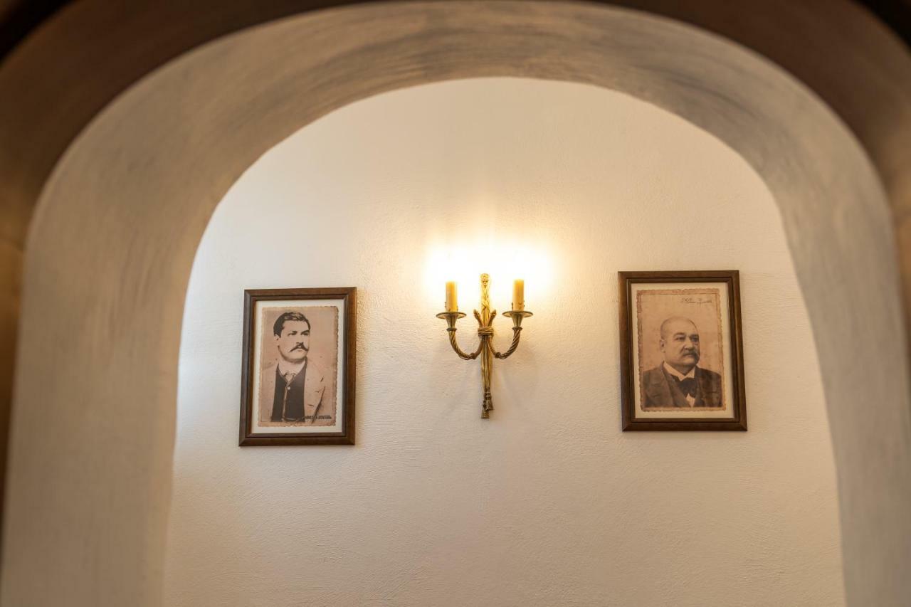 Historic Apartment In The Heart Of The City เวลีคอเทอร์โนโว ภายนอก รูปภาพ