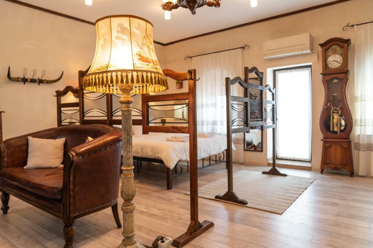 Historic Apartment In The Heart Of The City เวลีคอเทอร์โนโว ภายนอก รูปภาพ
